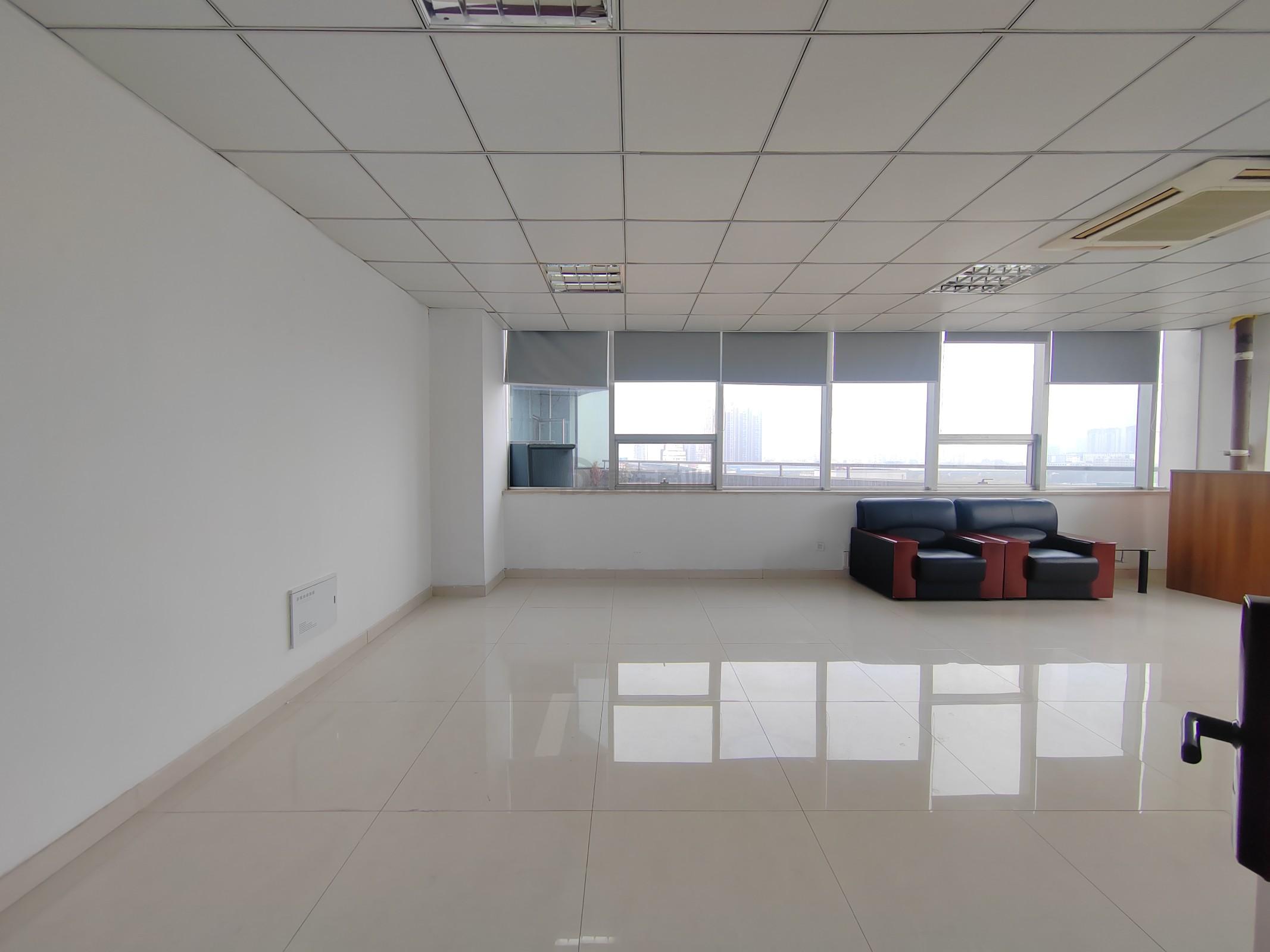 清华创新大厦面积67平