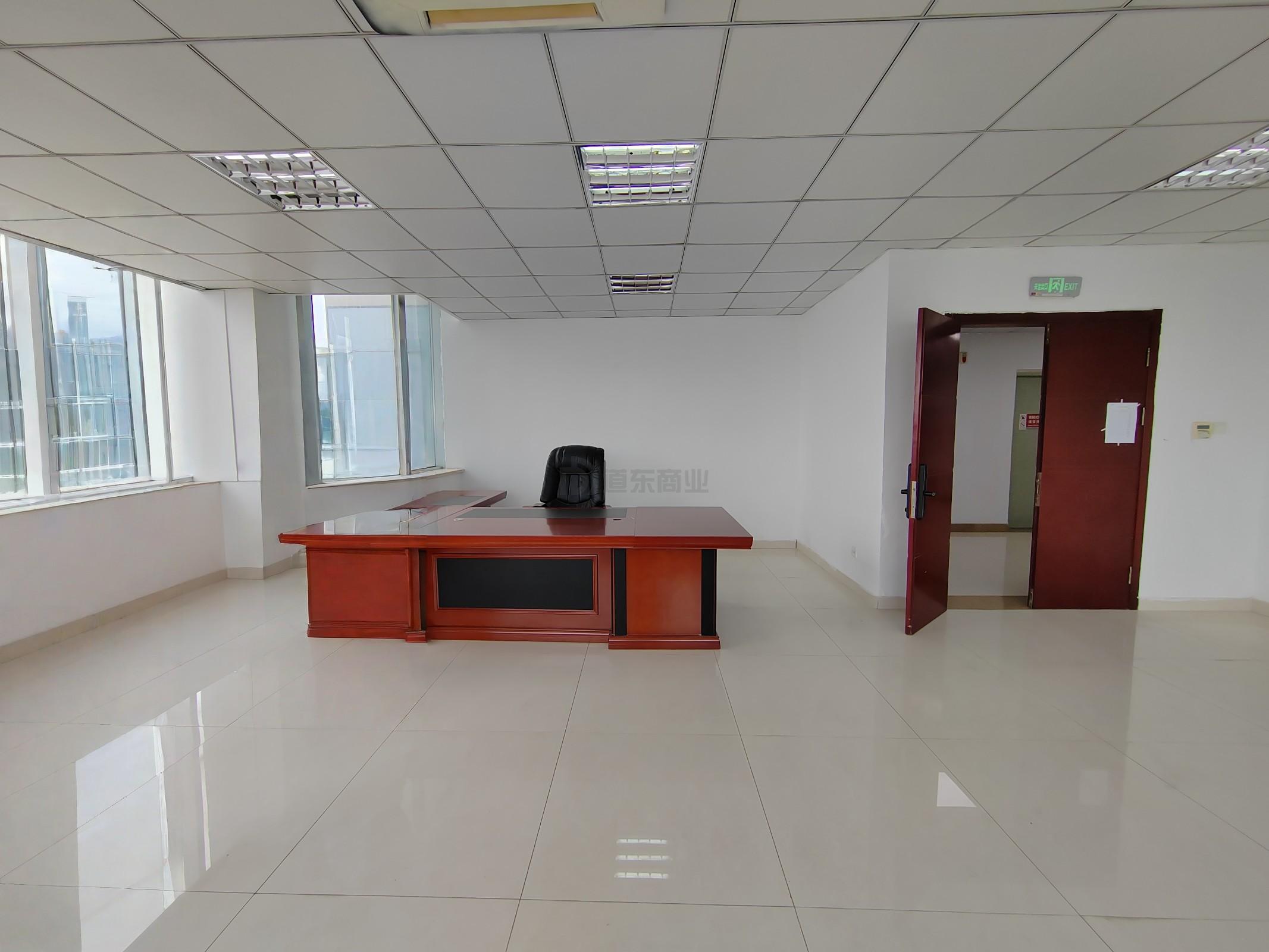 清华创新大厦面积67平