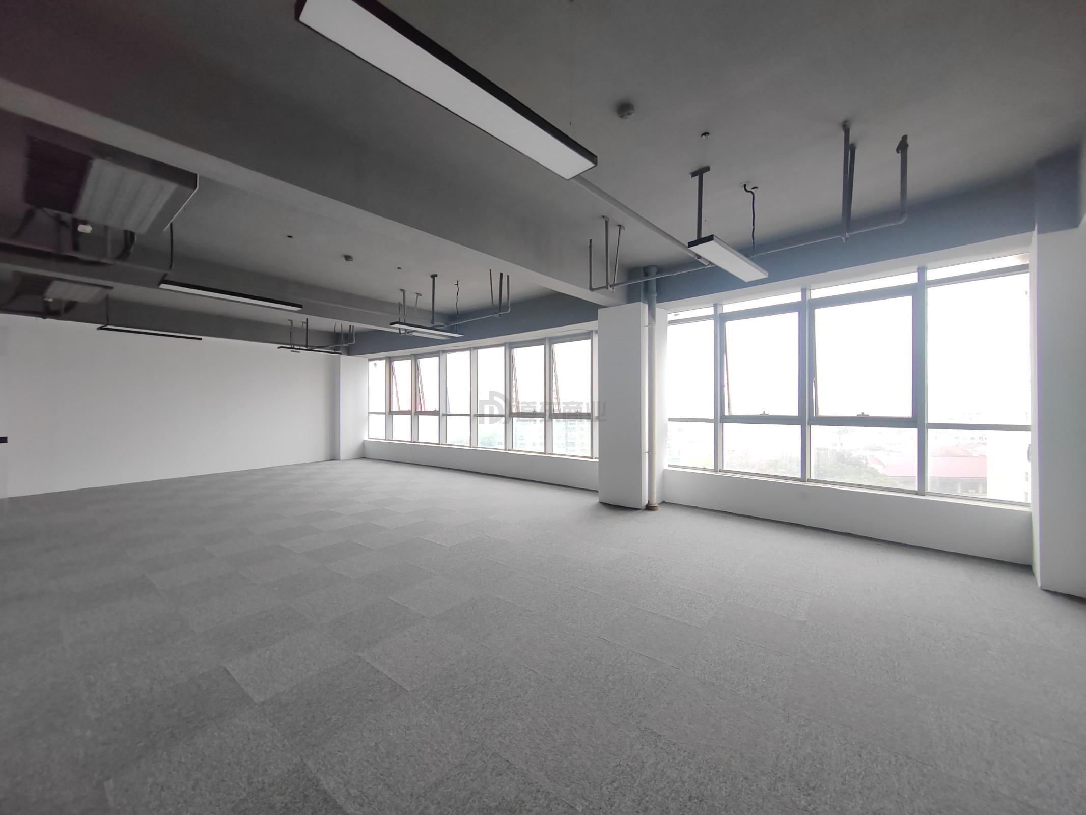 潜心数科大厦125平米办公室出租