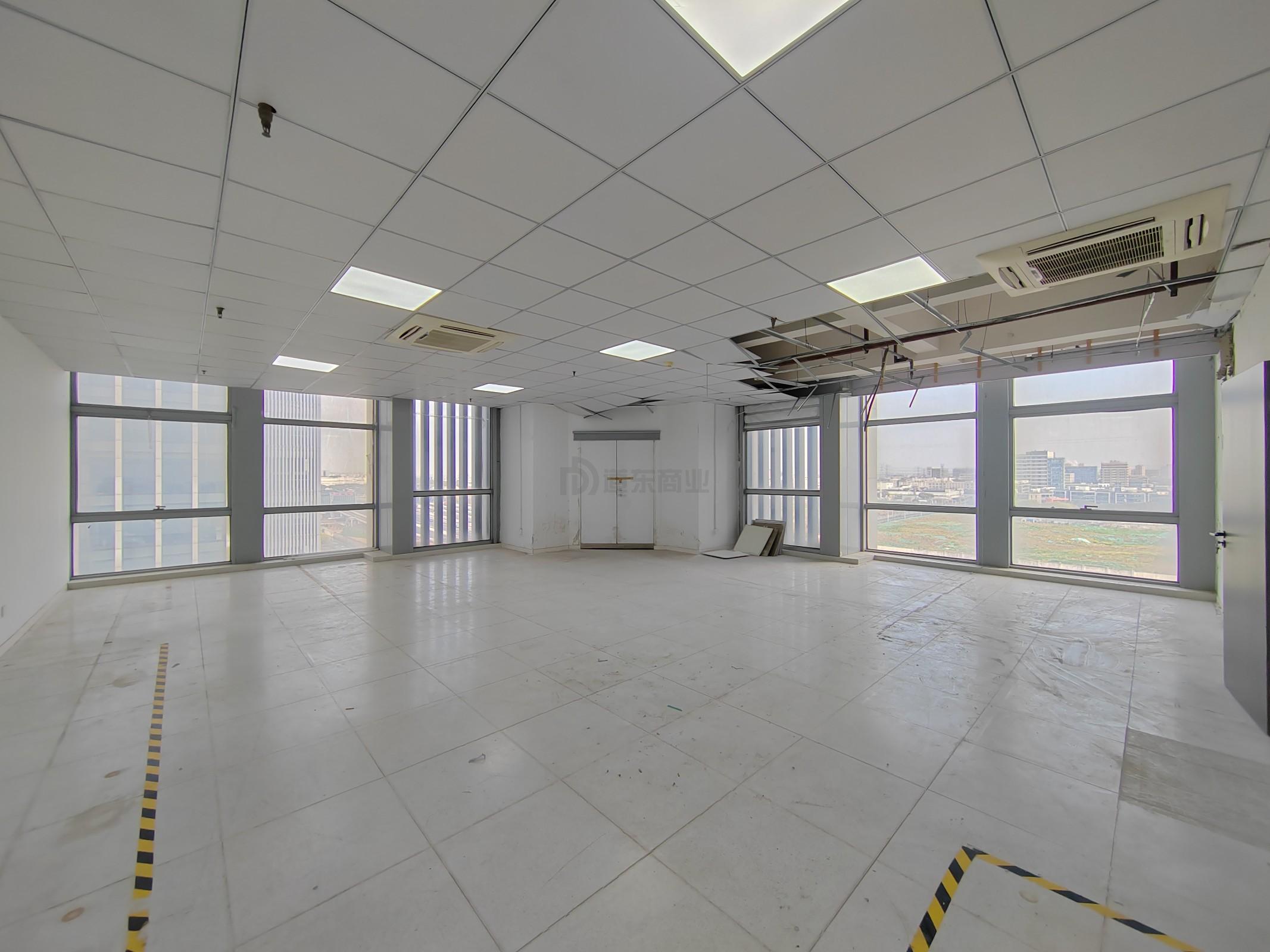 华发传感大厦面积242平