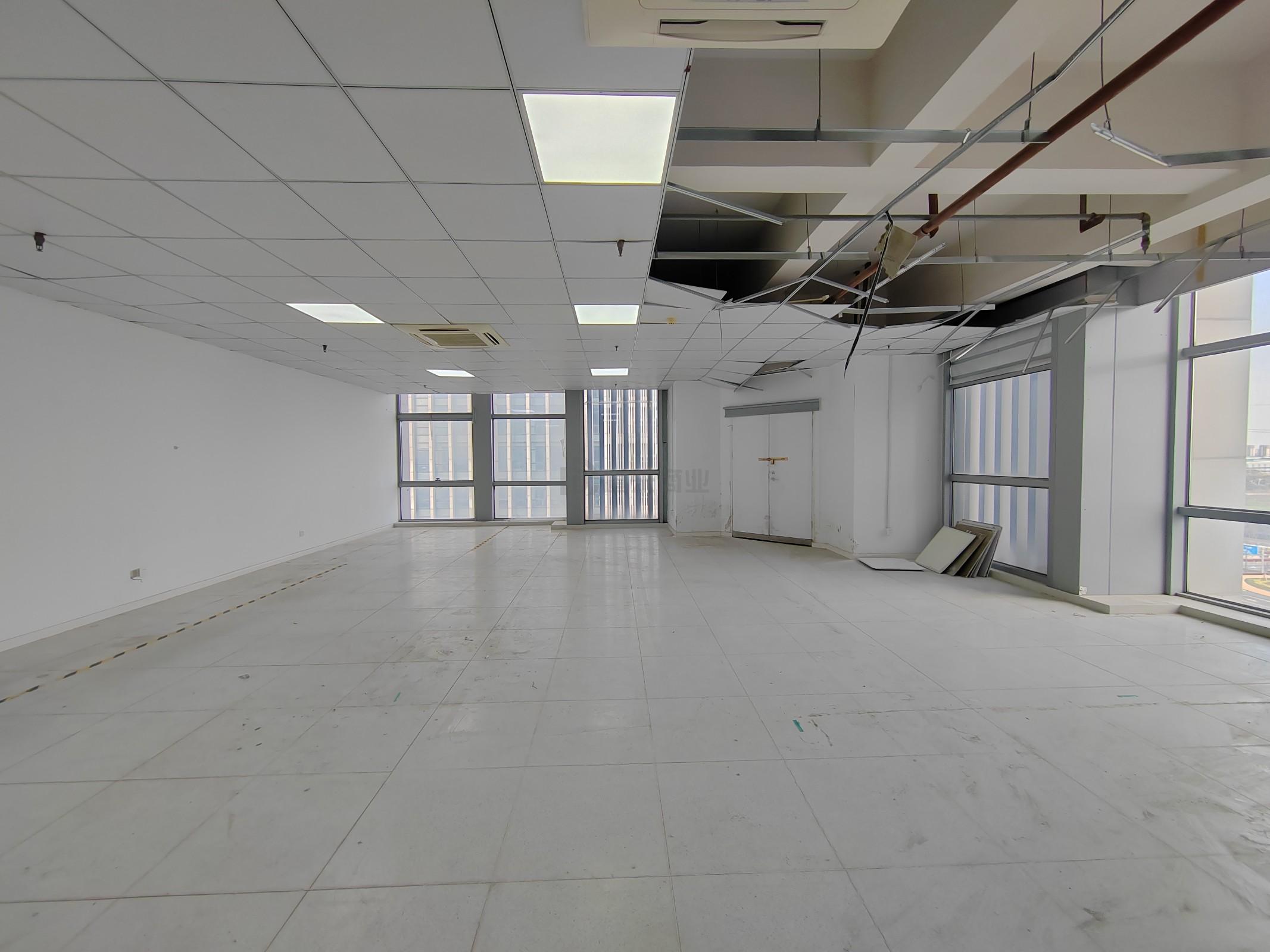 华发传感大厦面积242平