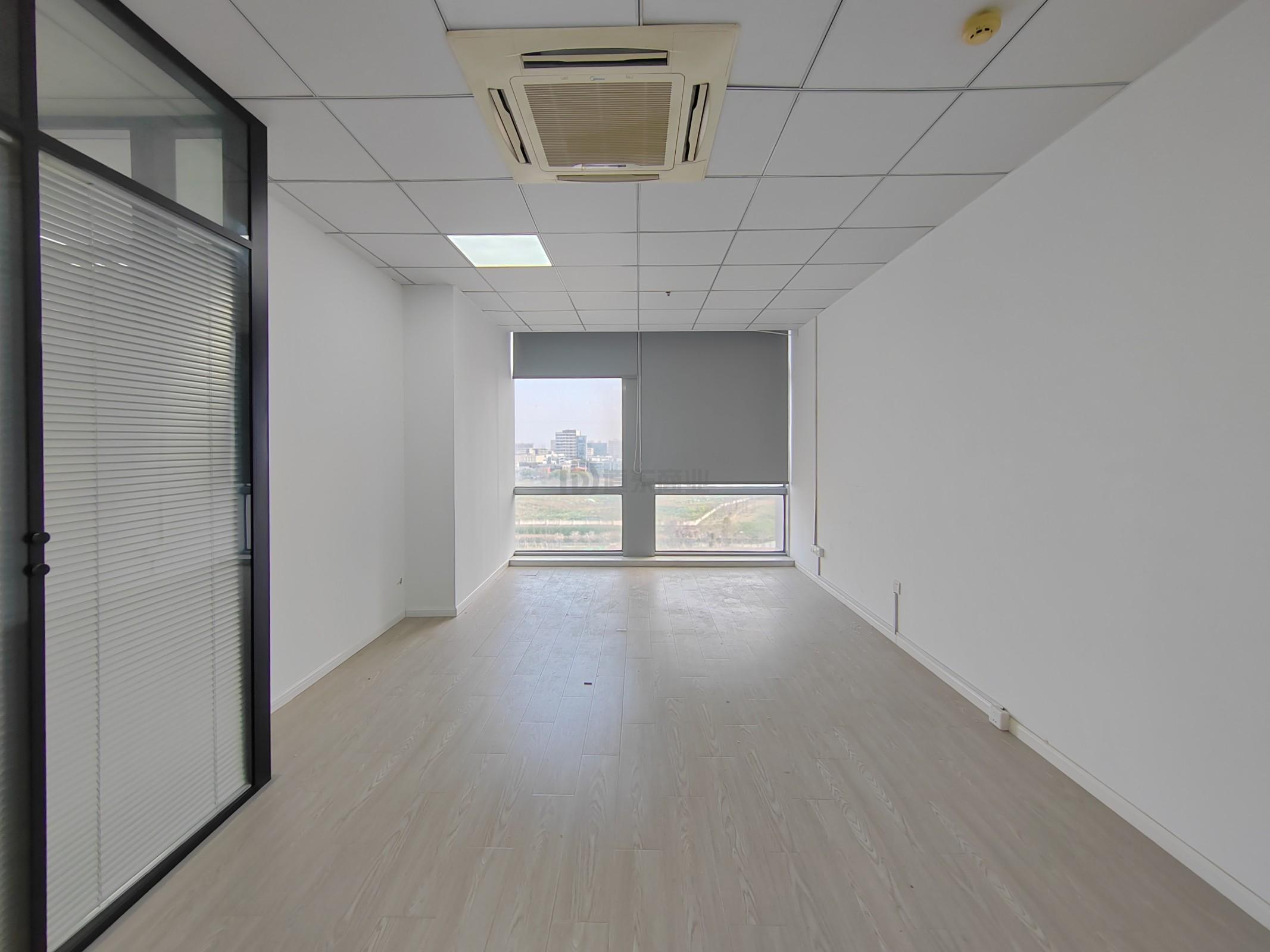 华发传感大厦面积242平