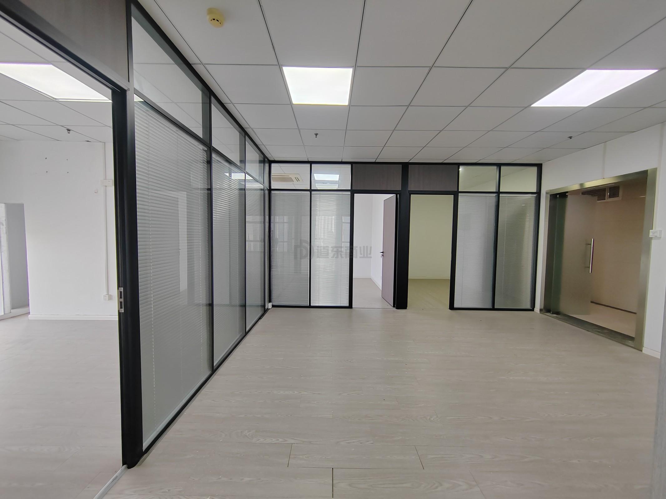 华发传感大厦面积242平