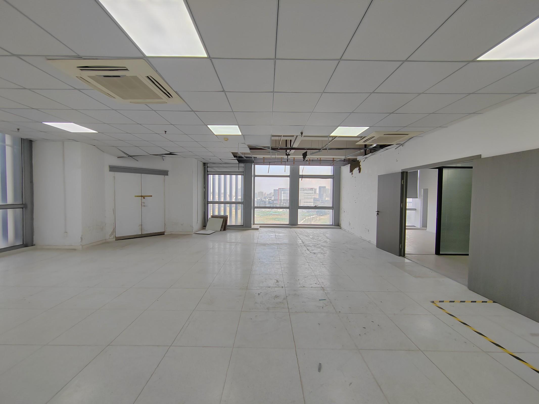 华发传感大厦面积242平