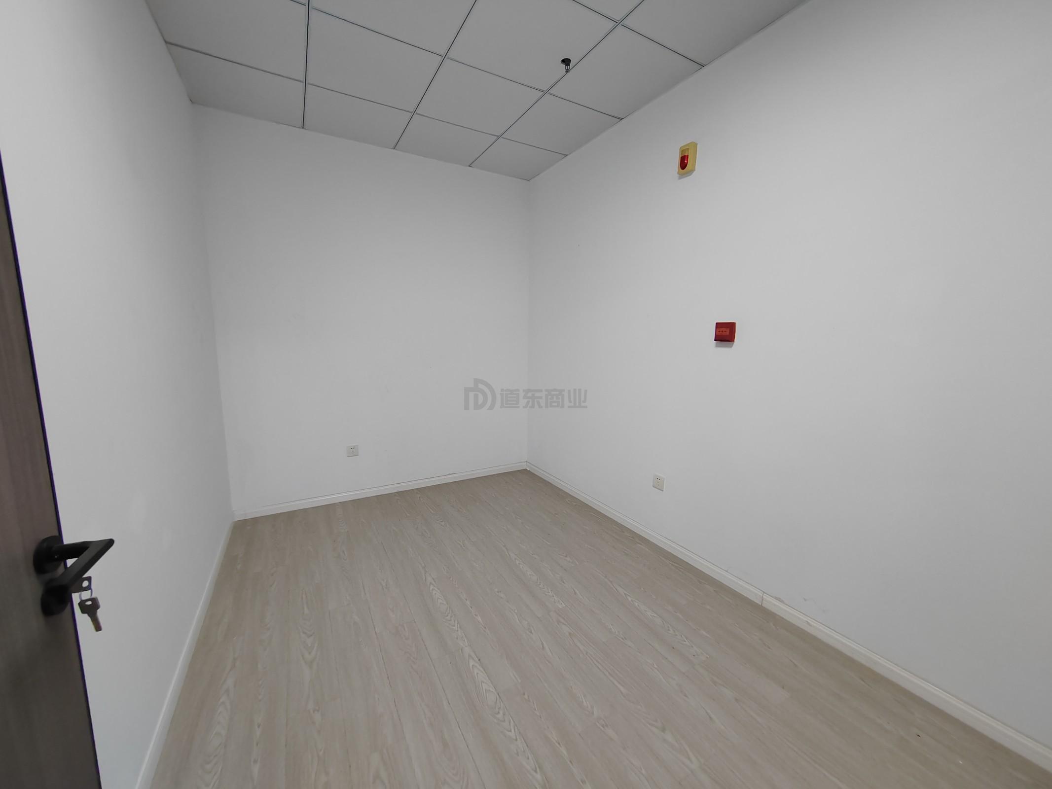 华发传感大厦面积242平