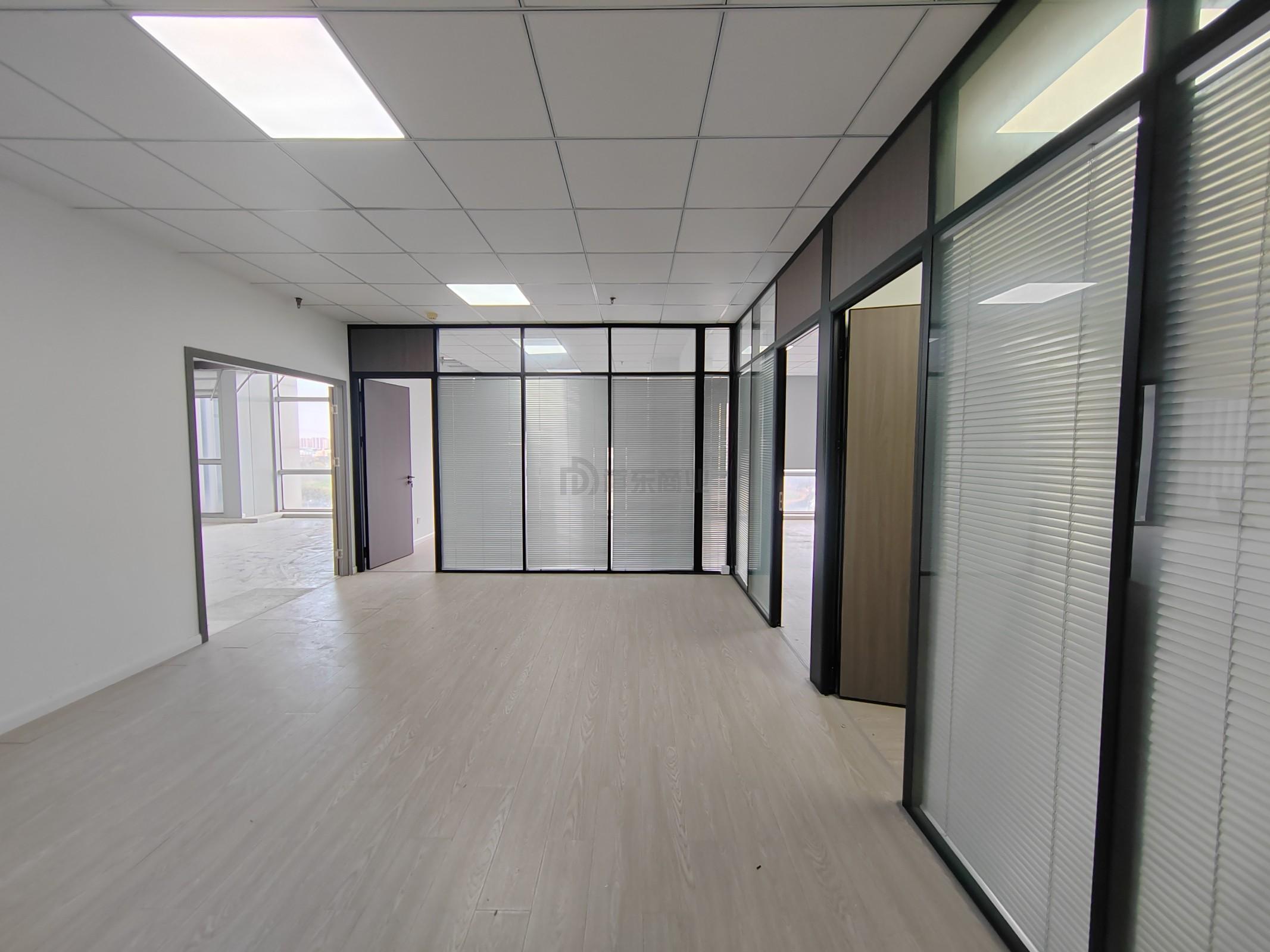 华发传感大厦242平米办公室出租