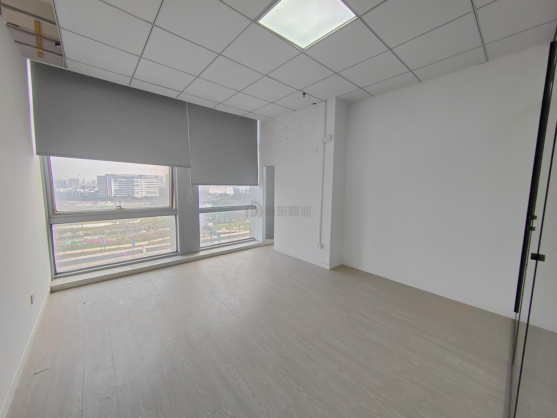 华发传感大厦面积242平