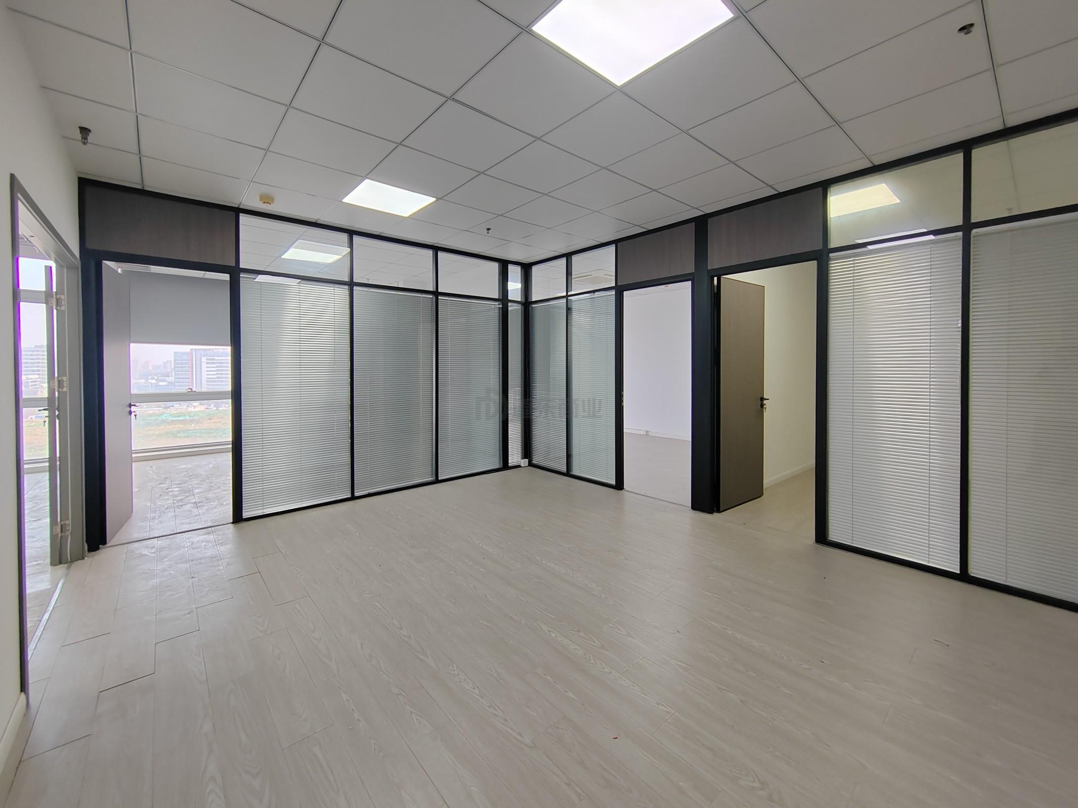 华发传感大厦面积242平