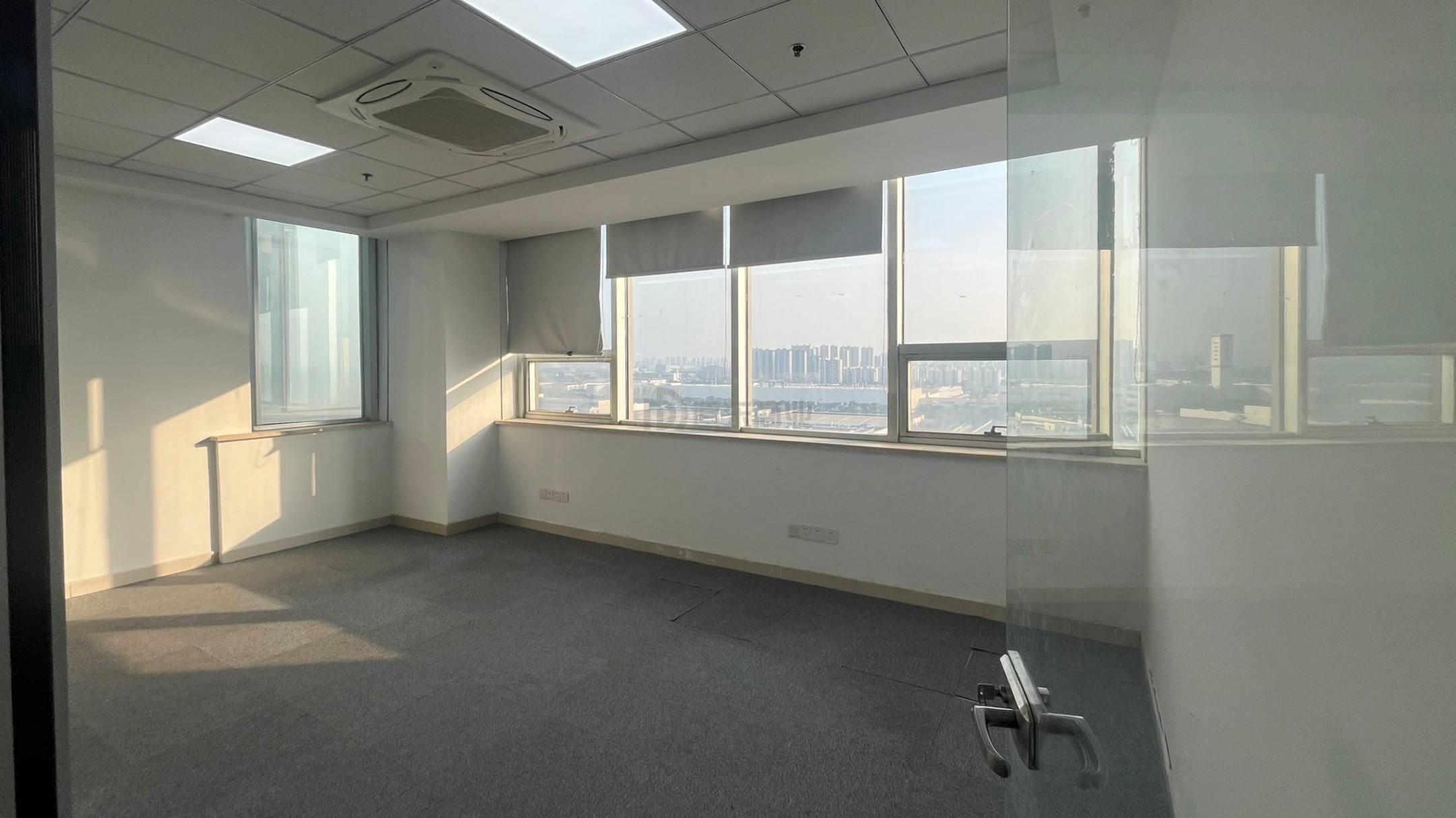 清华创新大厦面积204平