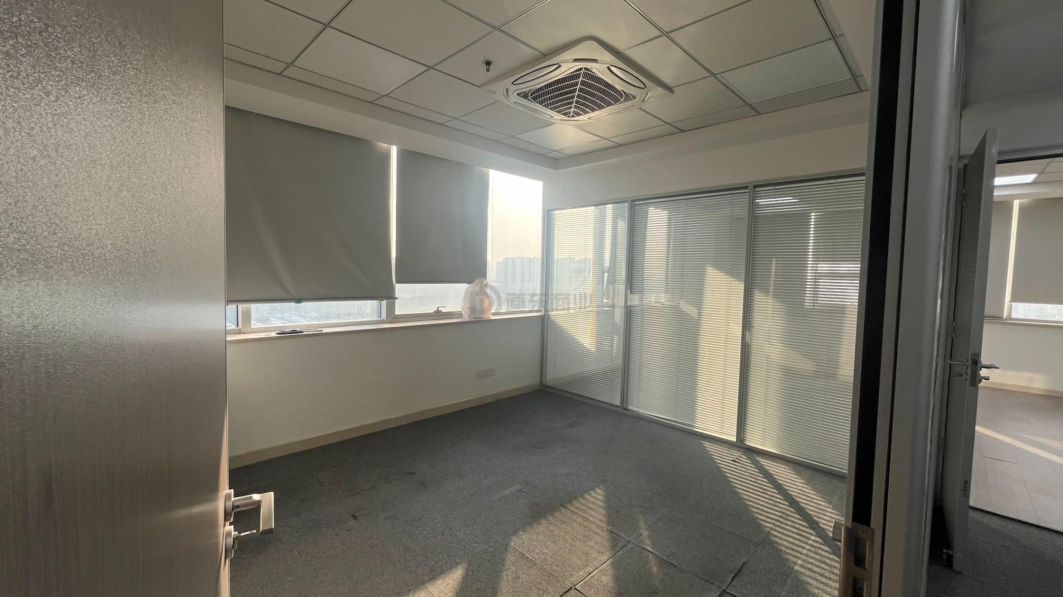 清华创新大厦面积204平