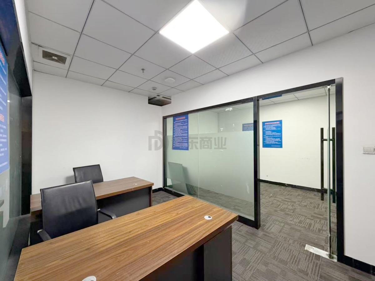 交银大厦面积302平