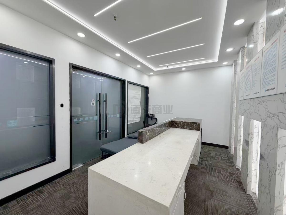 交银大厦面积302平