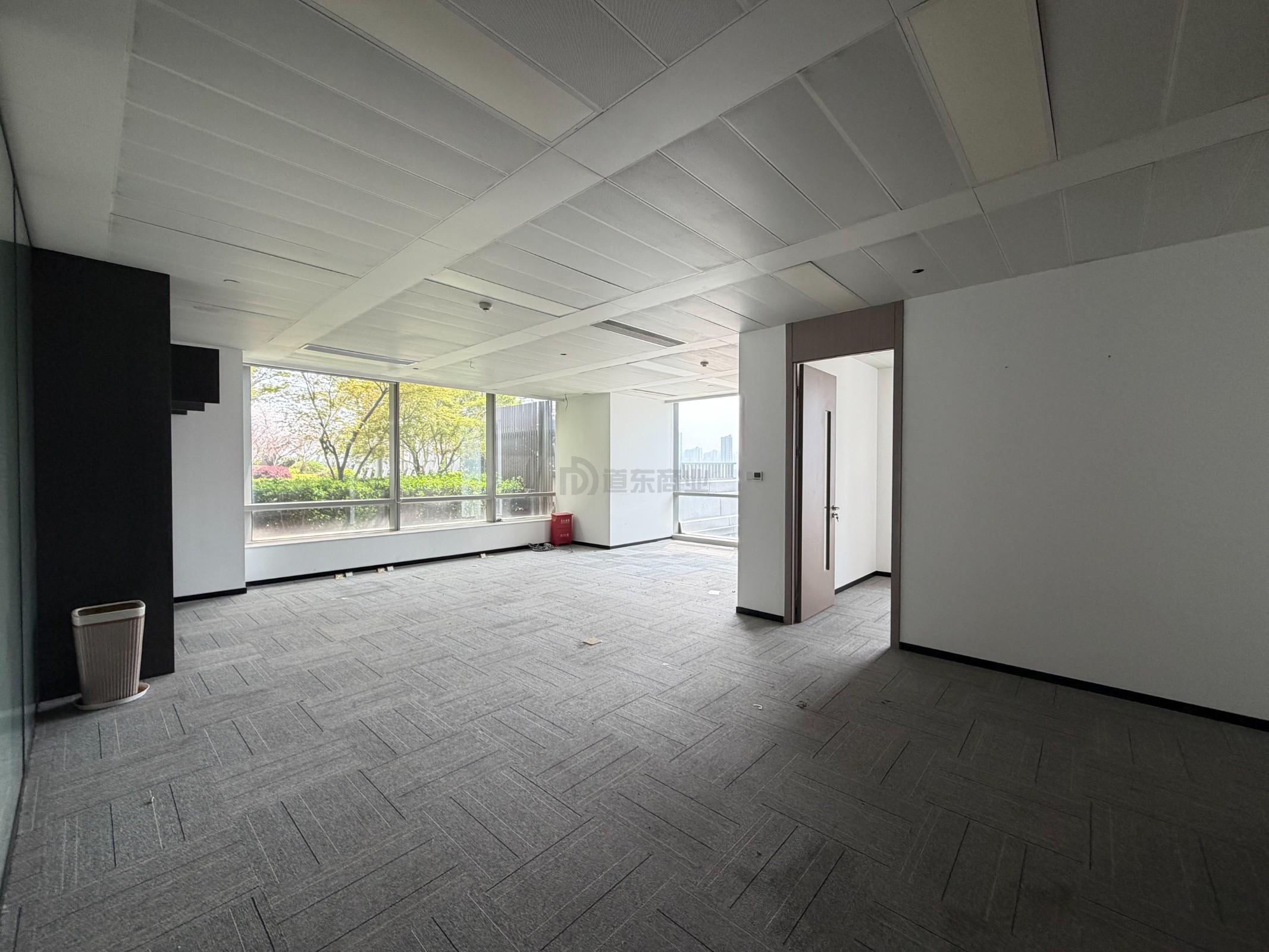 上海中心城开国际250平米办公室出租