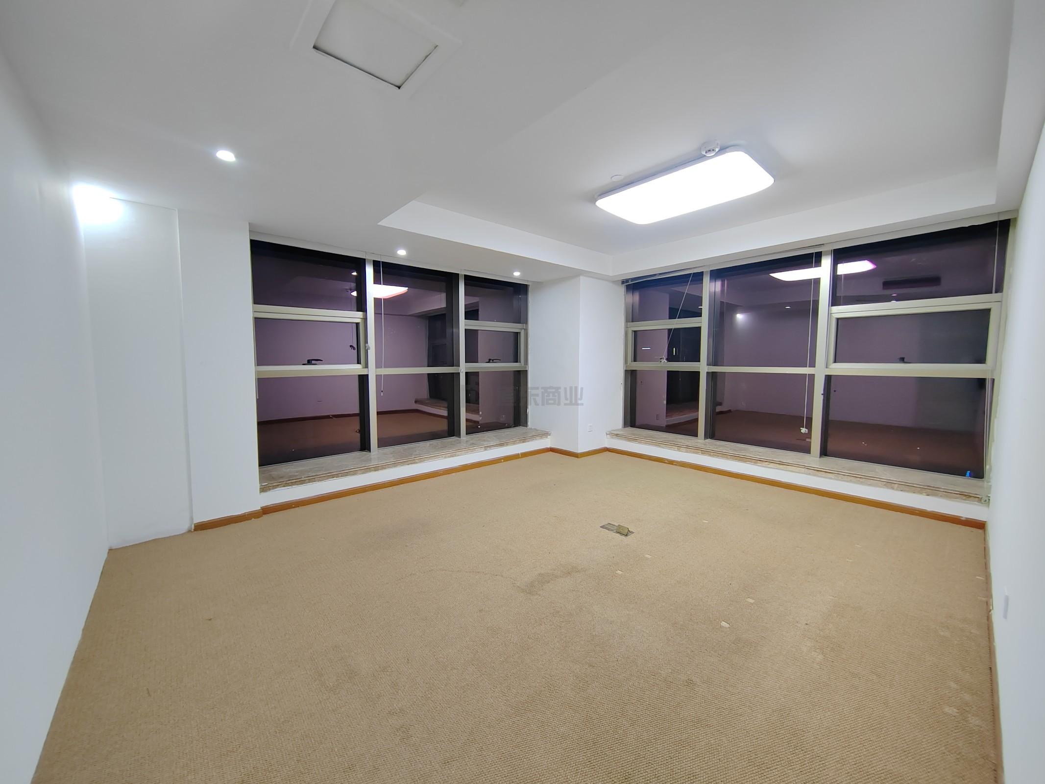 时代国际面积240平