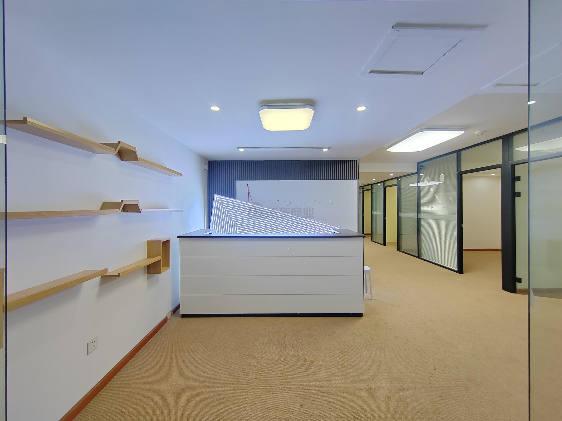 时代国际240平米办公室出租