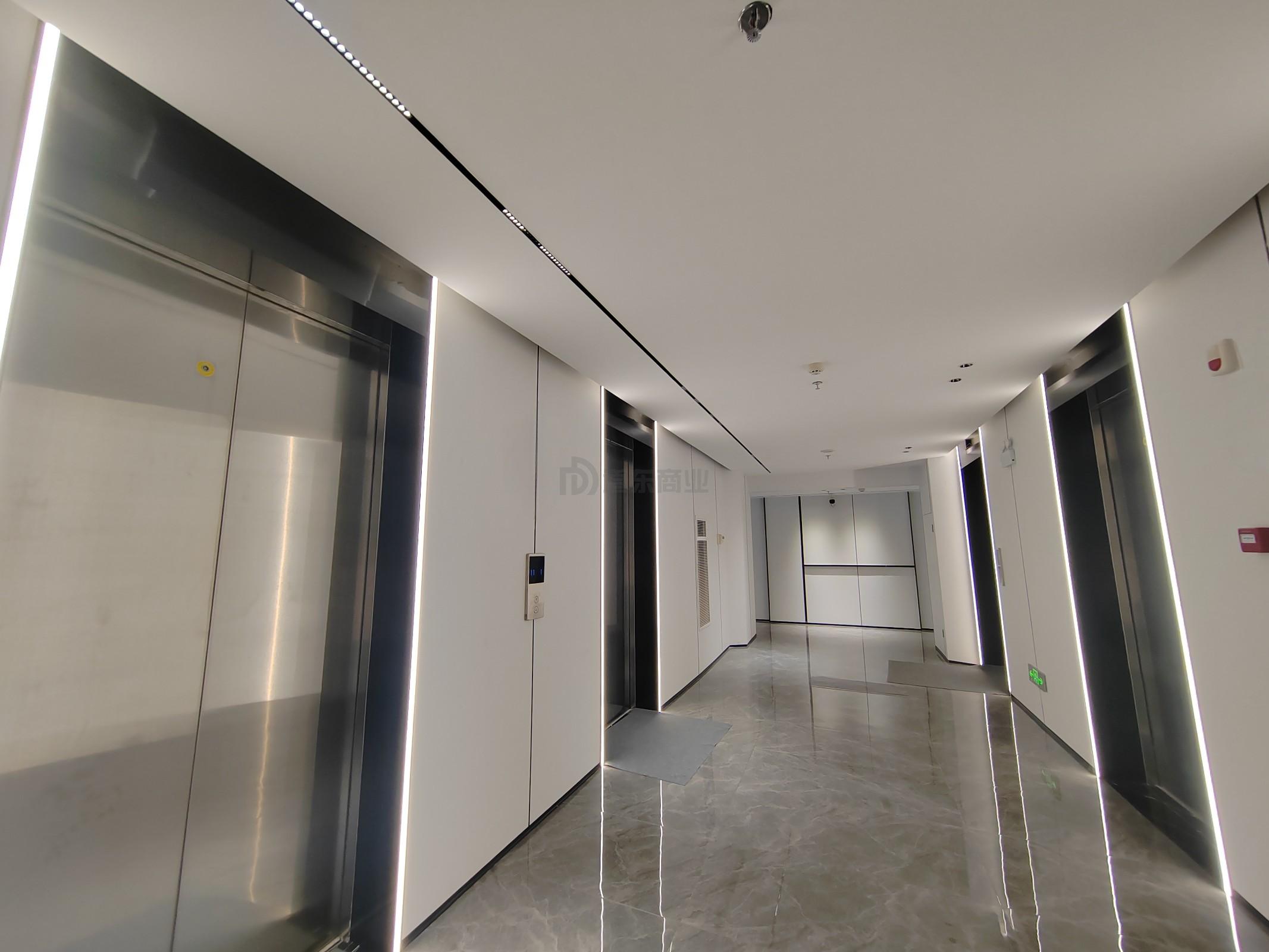 潜心数科大厦面积630平