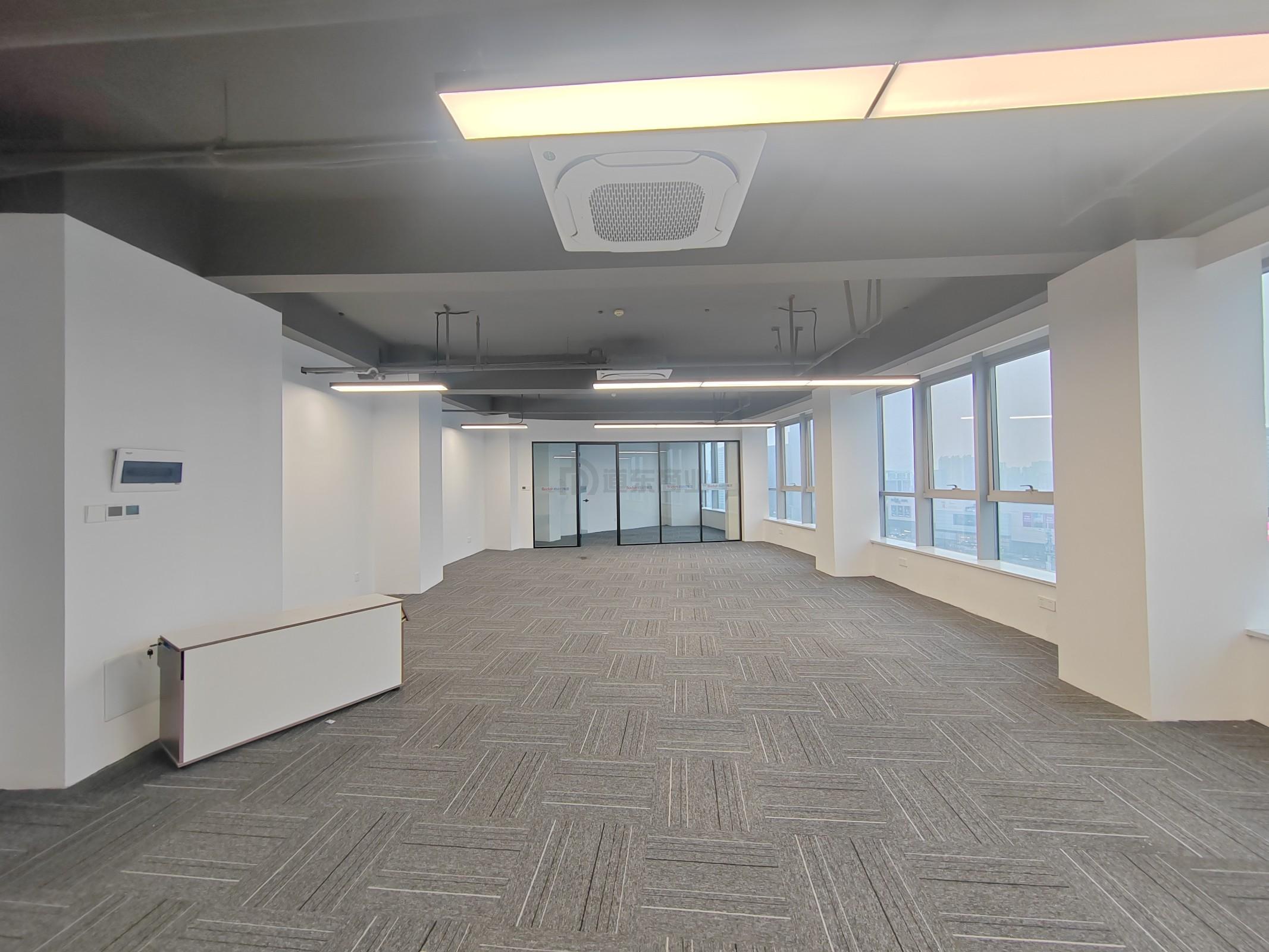 潜心数科大厦面积630平