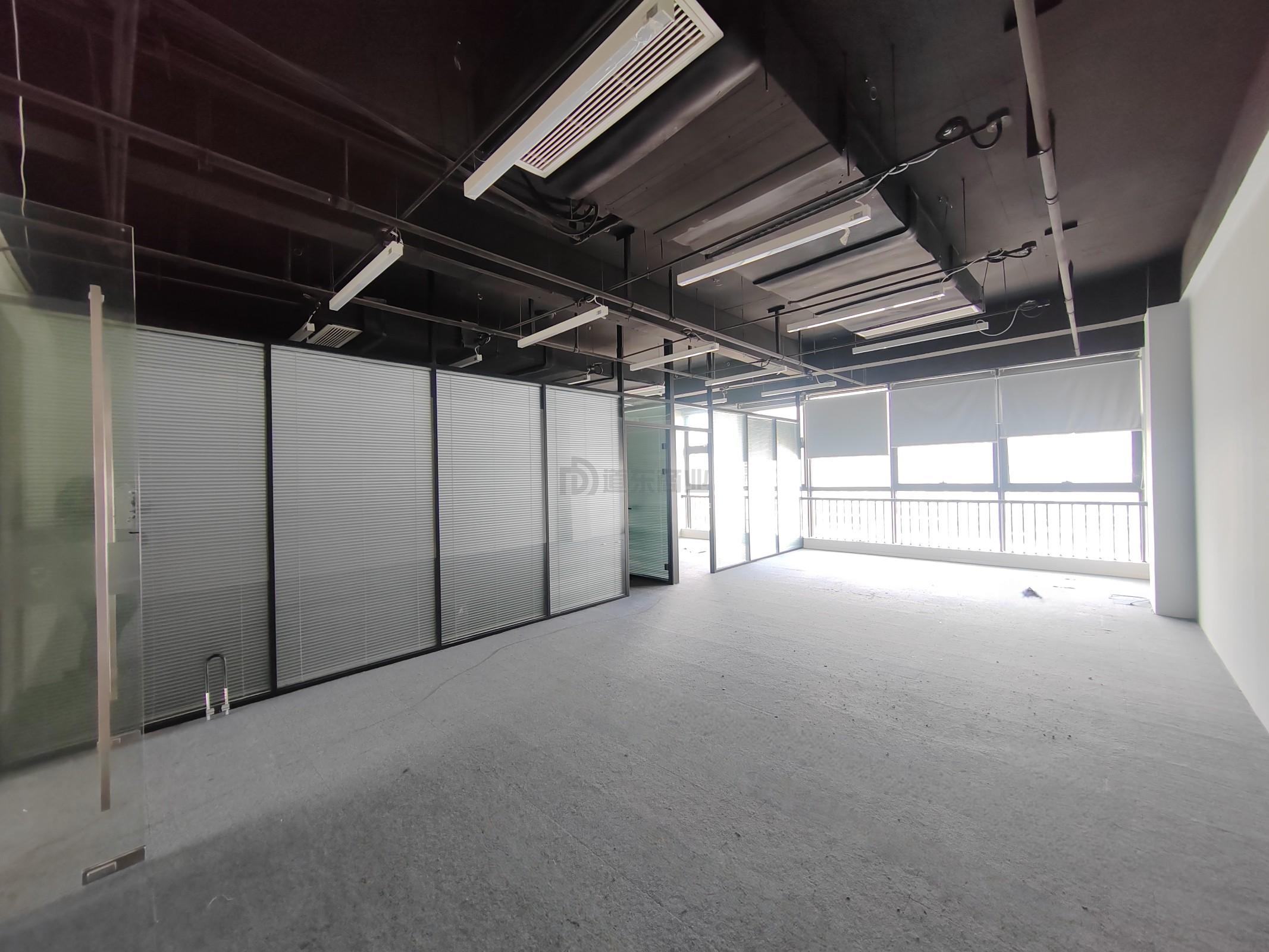 南山车联网小镇122平米办公室出租