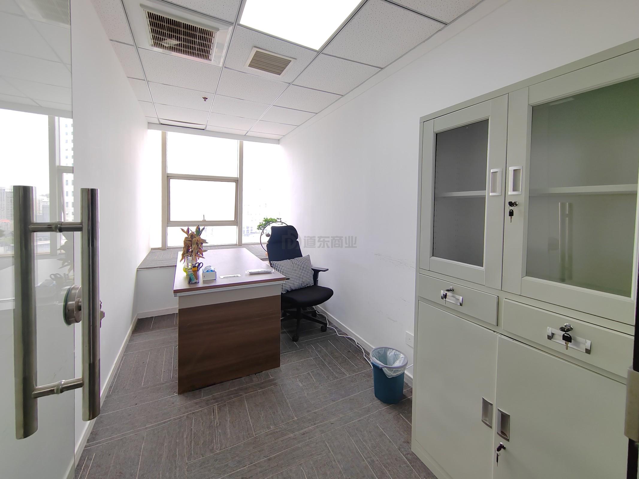 财富大厦面积86平