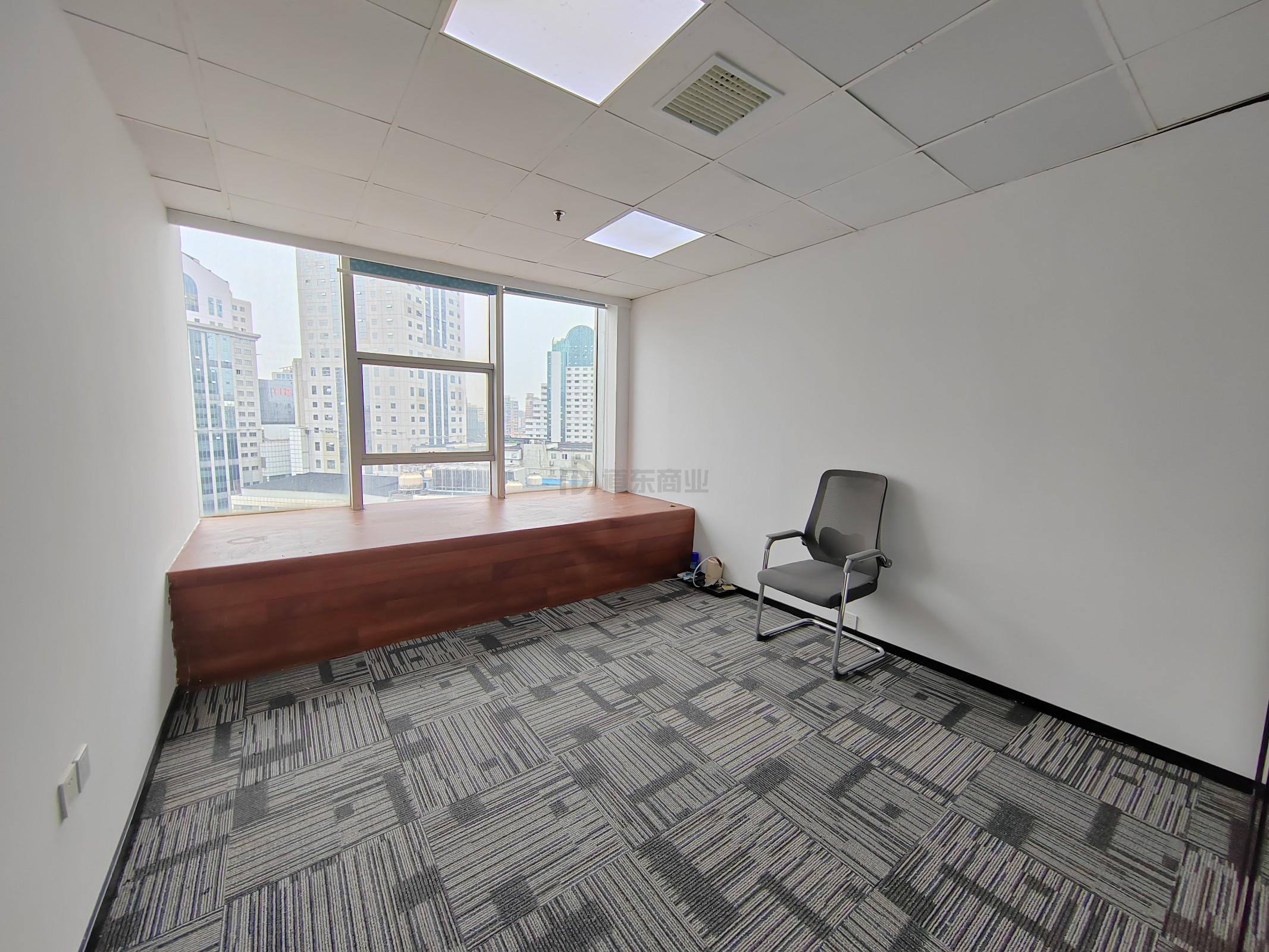 财富大厦面积86平