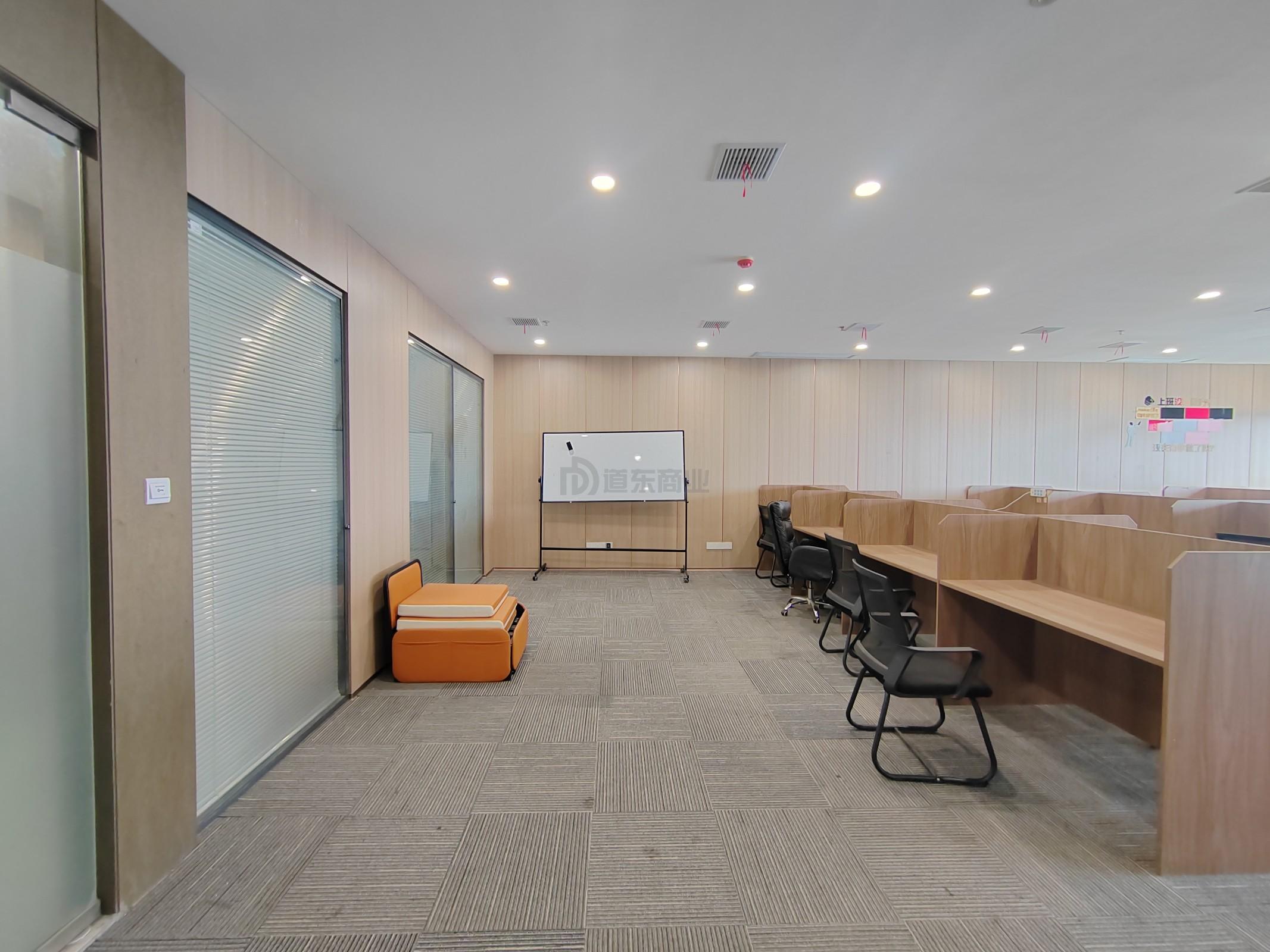 财富大厦面积158平