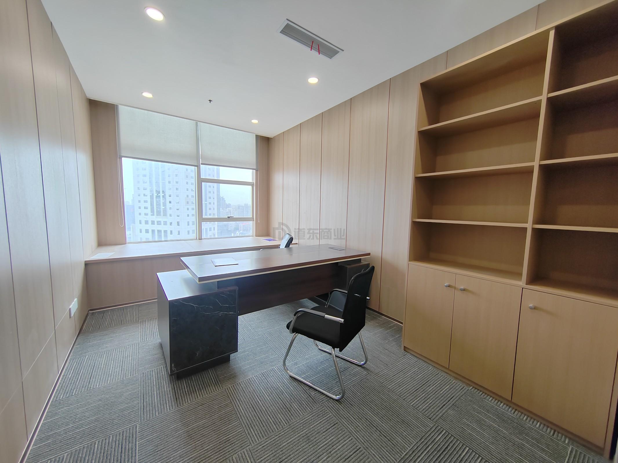 财富大厦面积118平