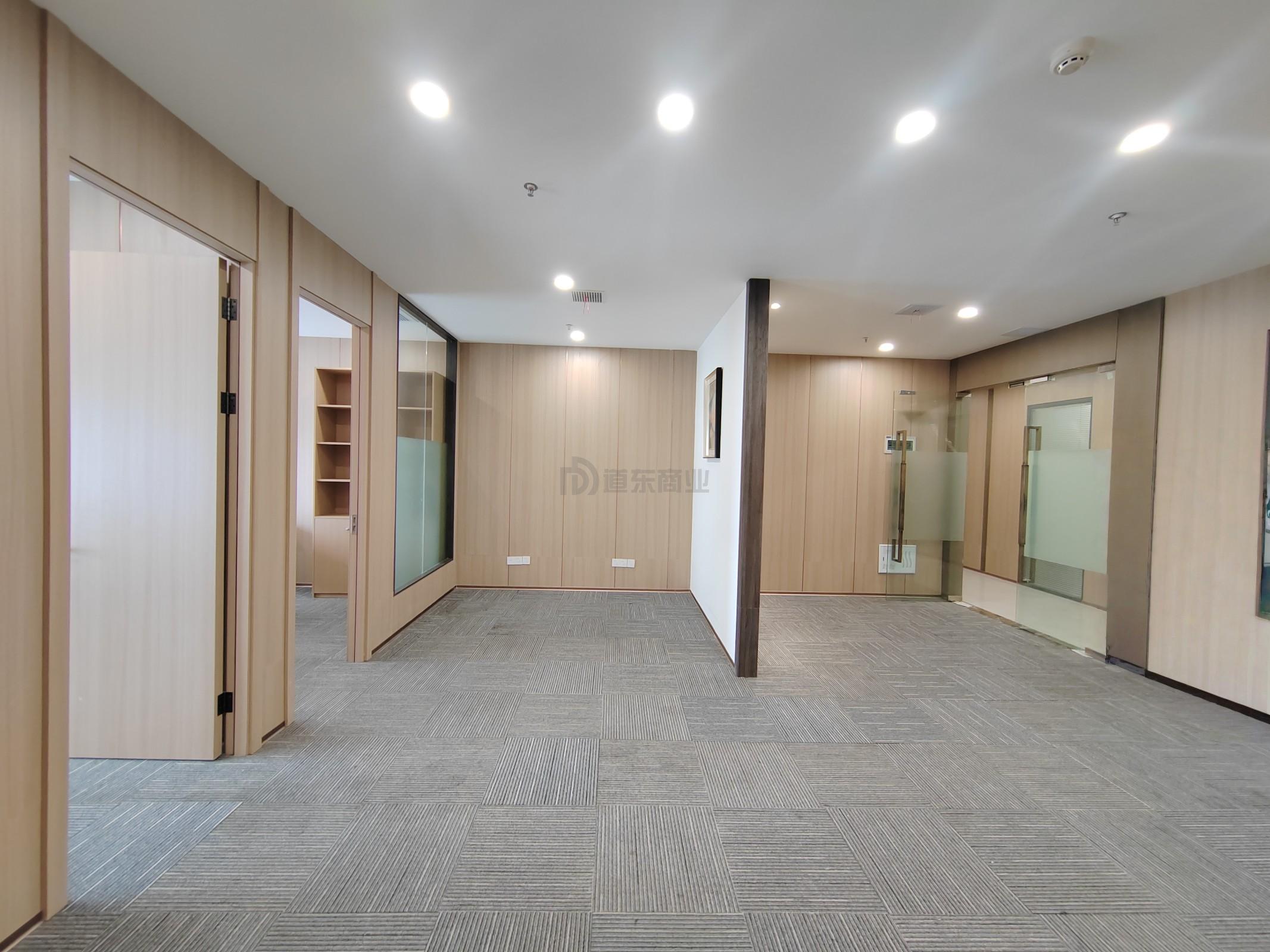 财富大厦面积118平