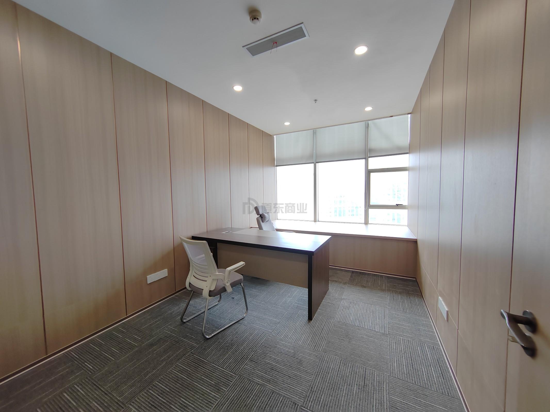 财富大厦面积118平