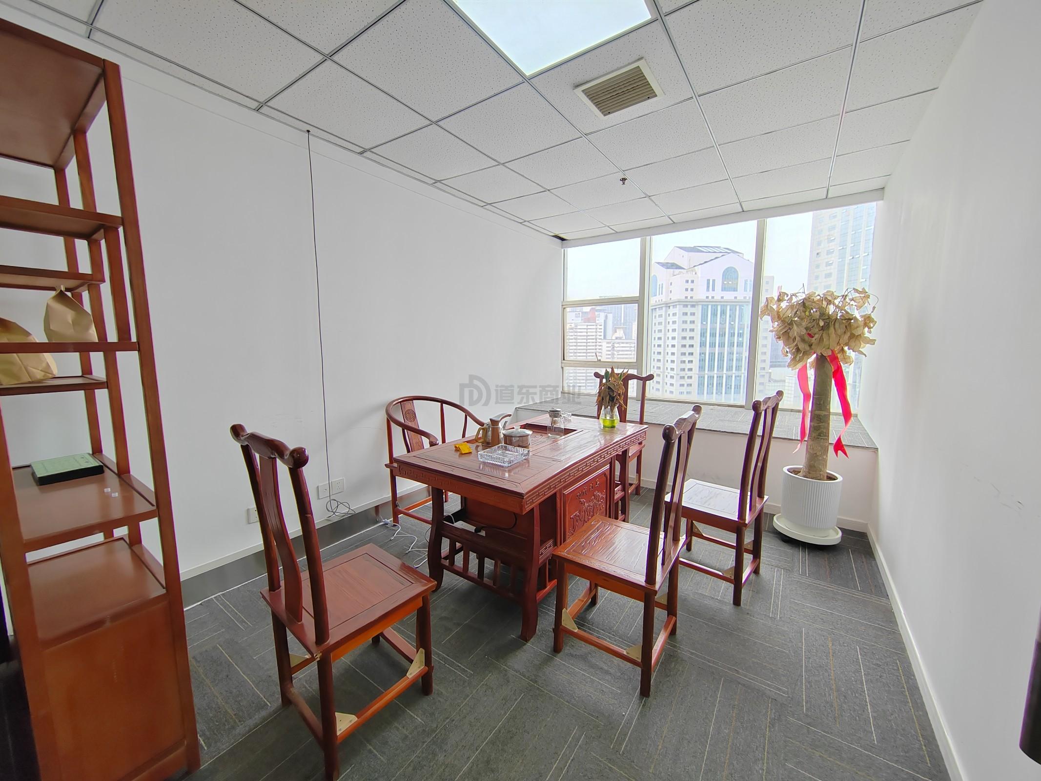 财富大厦面积86平