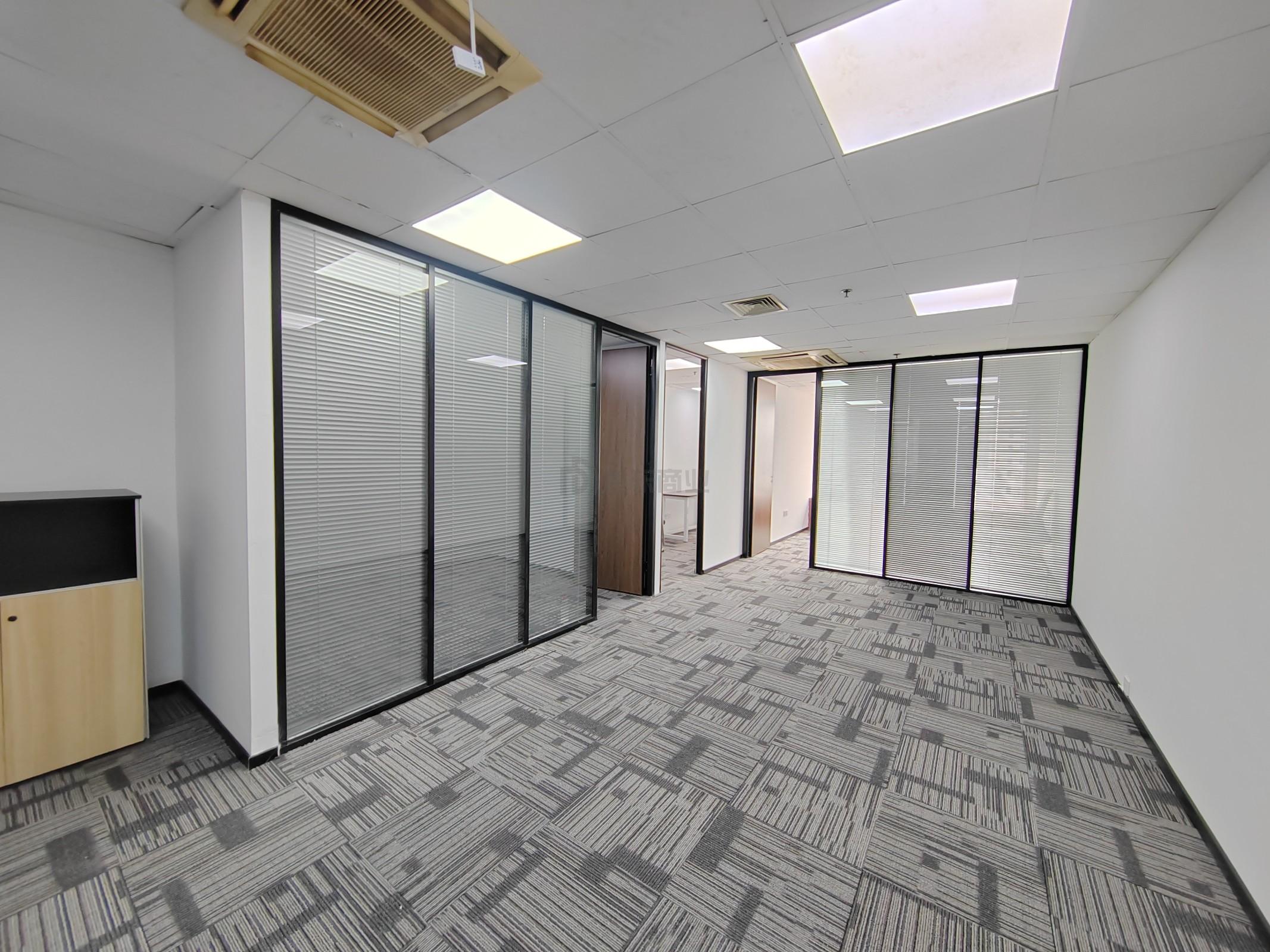 财富大厦86平米办公室出租