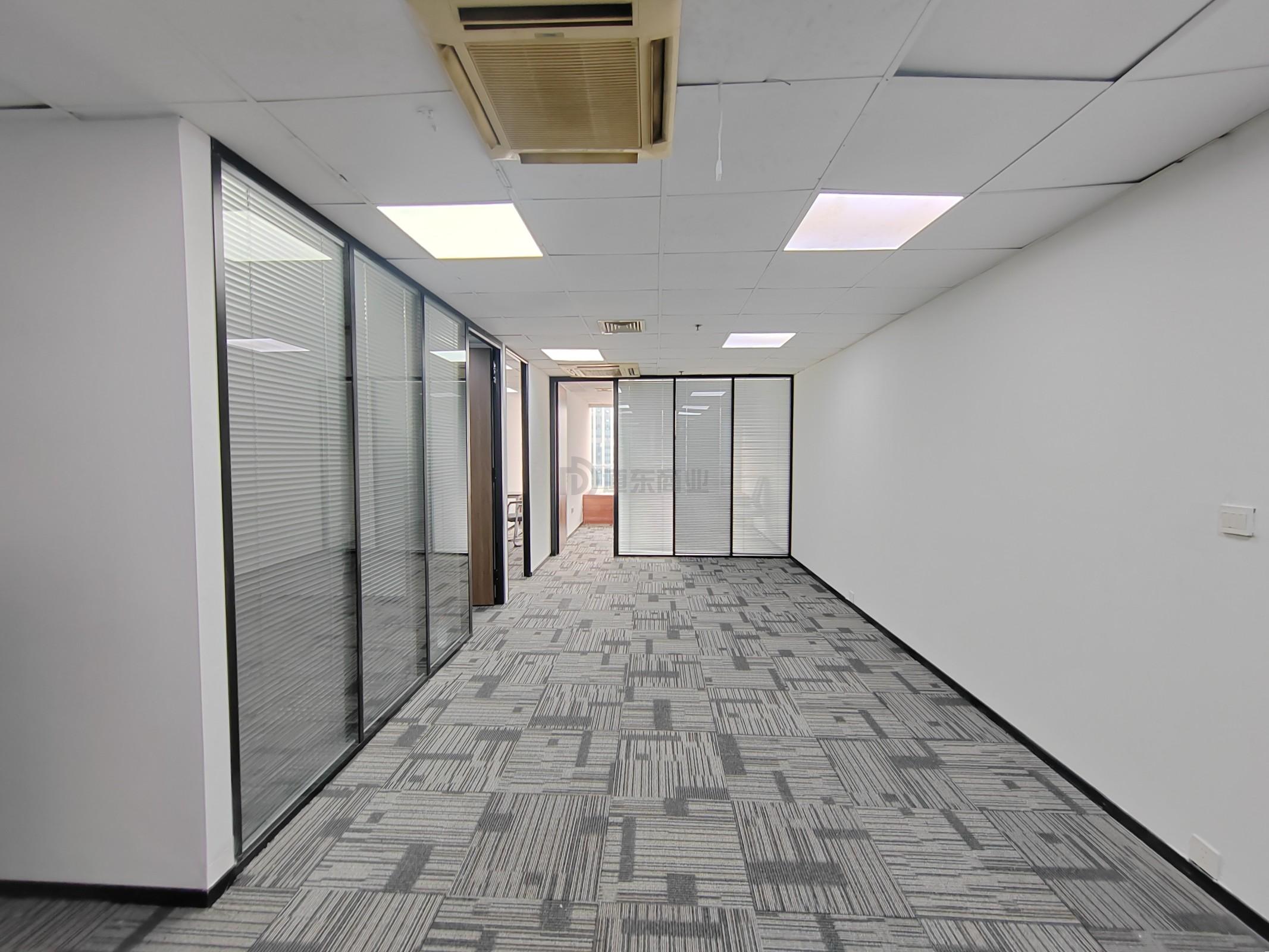 财富大厦面积86平