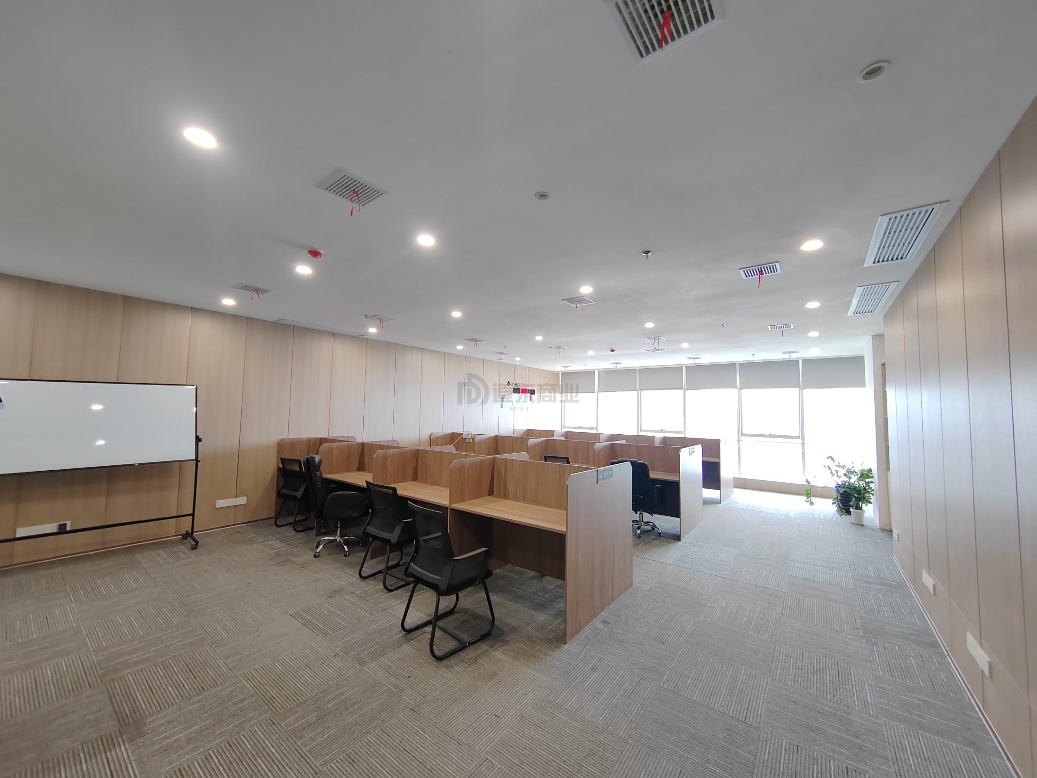 财富大厦面积158平