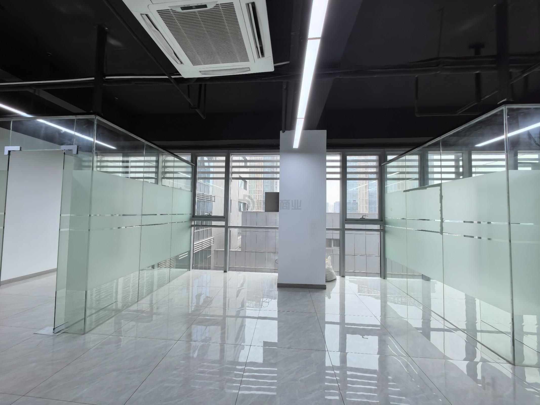 新发汇融广场面积146平