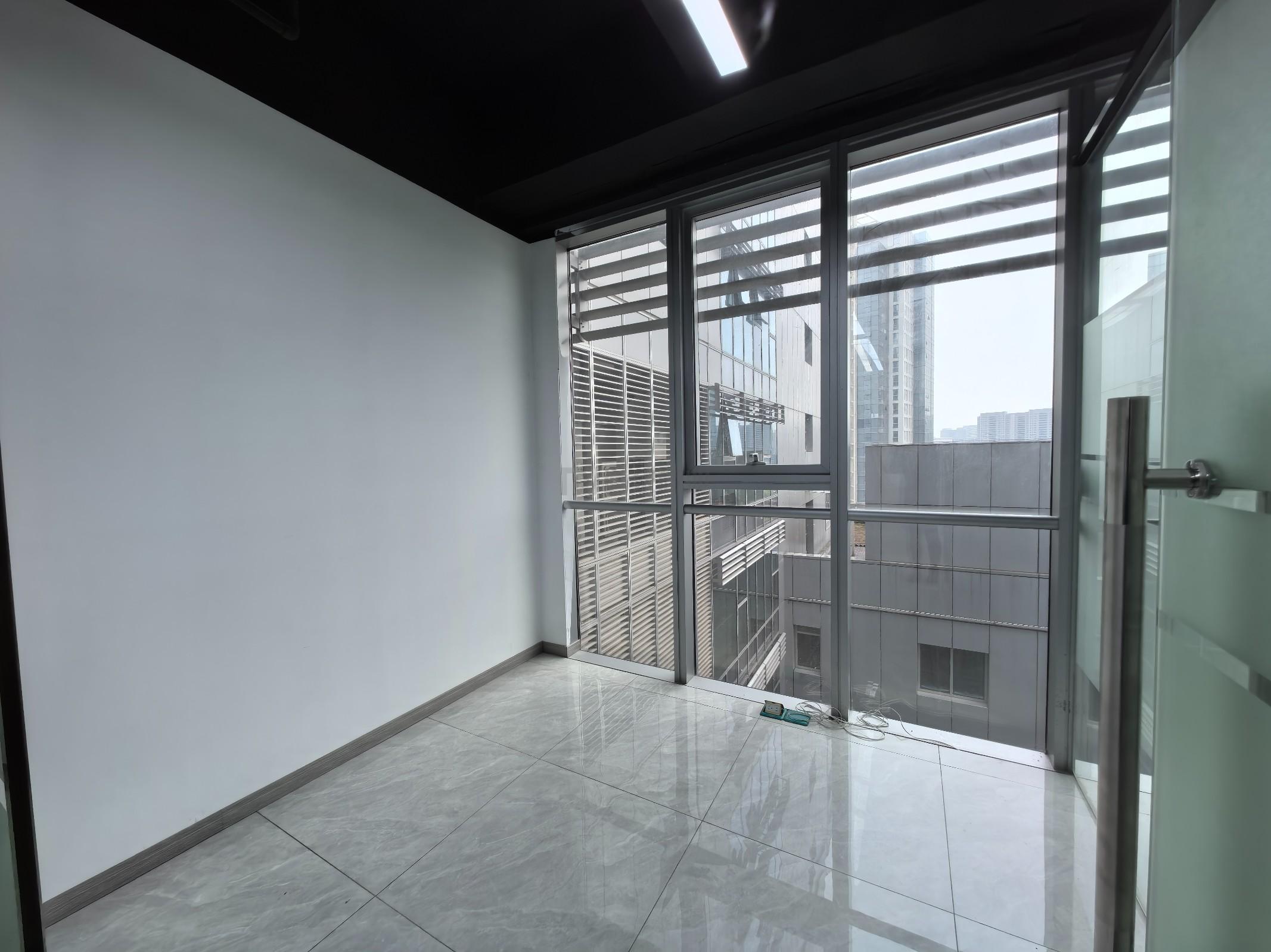 新发汇融广场面积146平