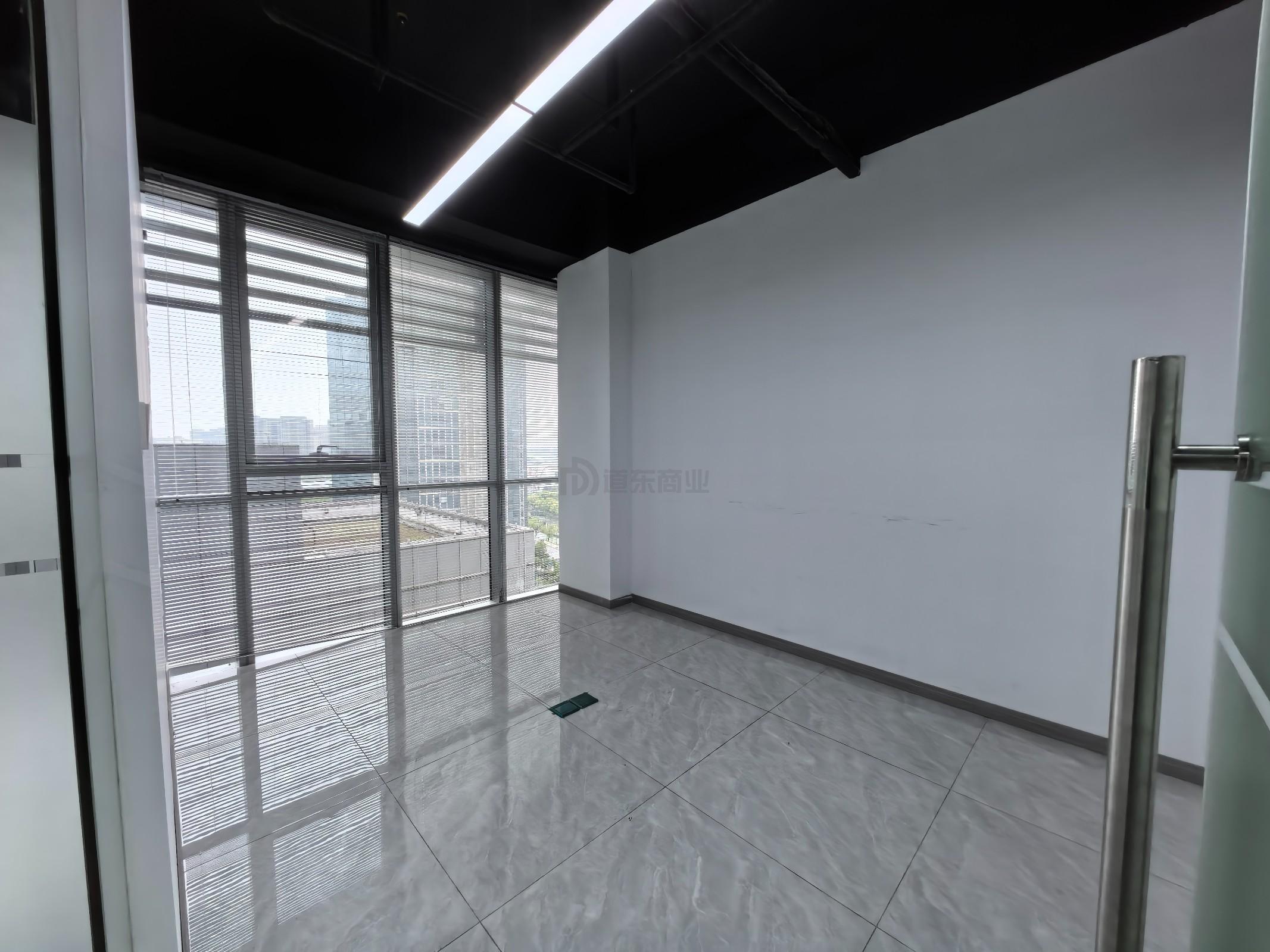 新发汇融广场面积146平