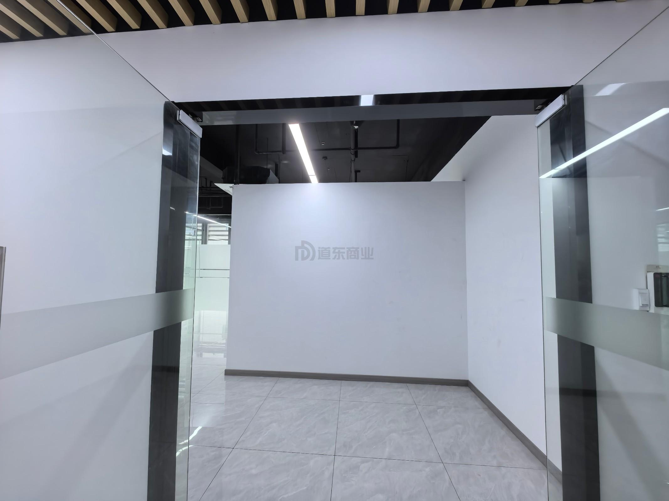 新发汇融广场面积146平