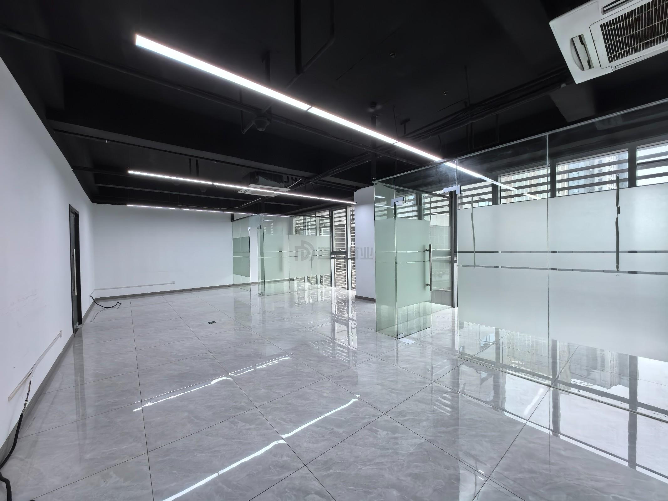 新发汇融广场146平米办公室出租