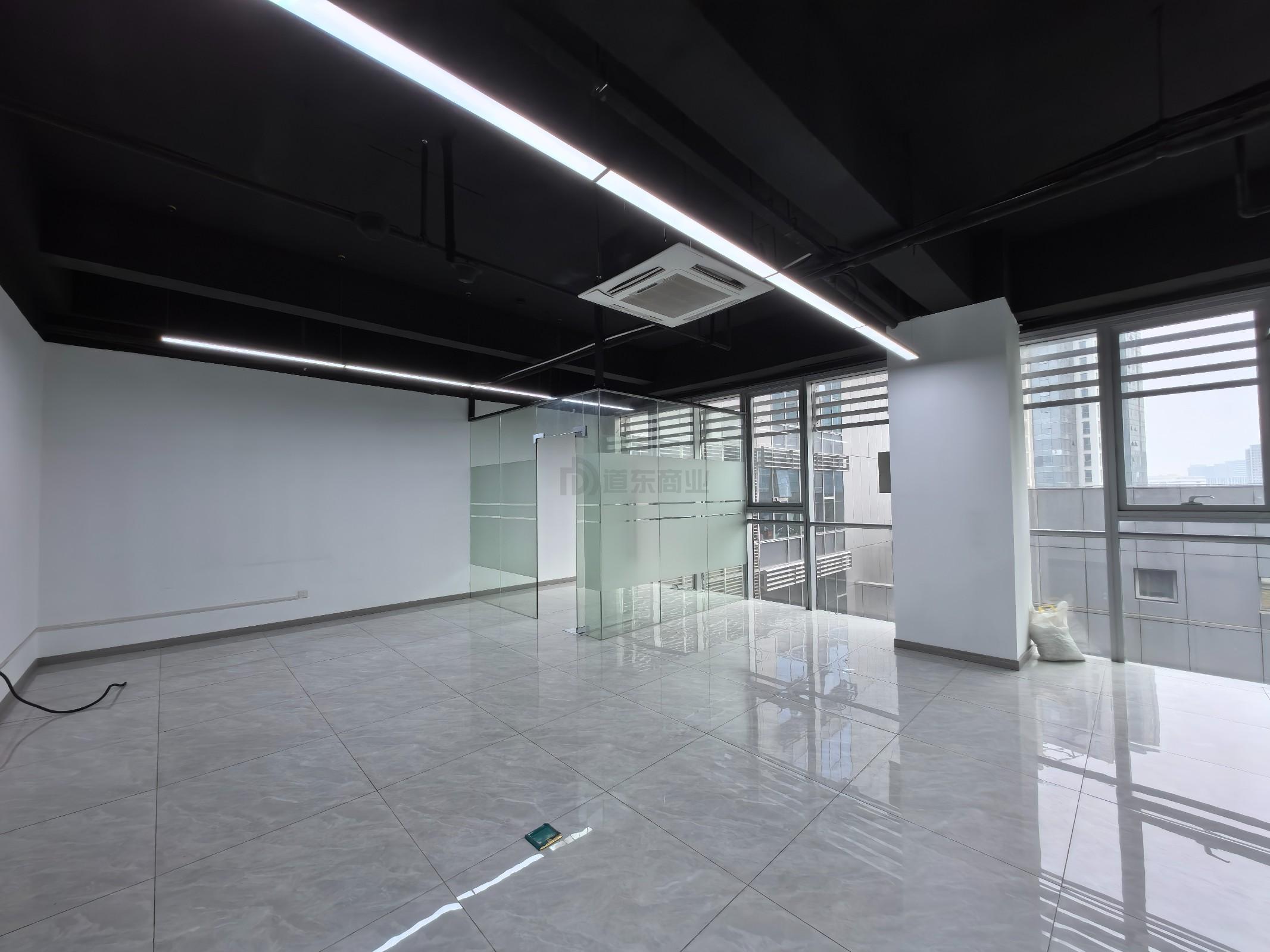 新发汇融广场面积146平