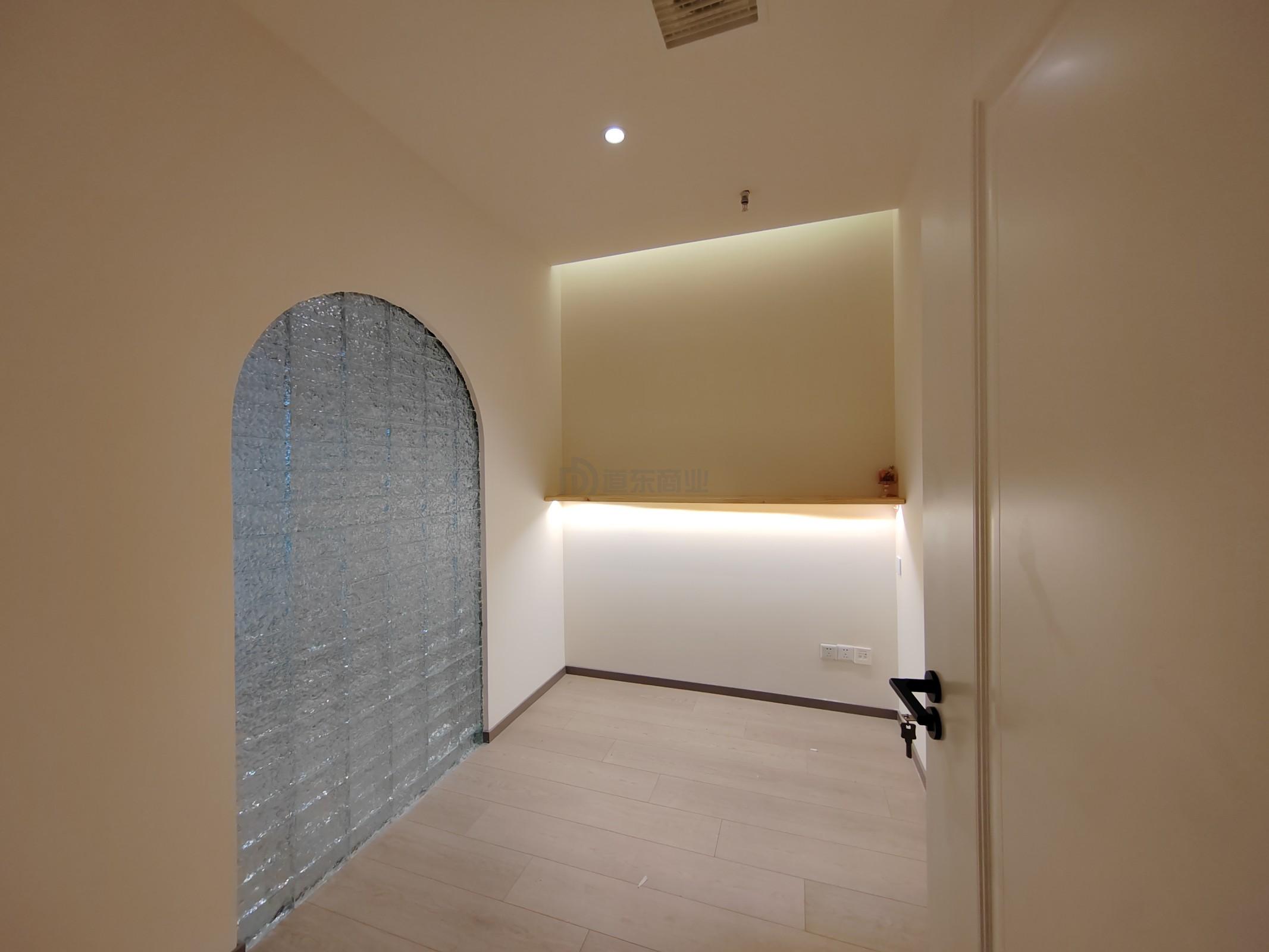 恒大发展大厦(恒信跨境电商园)面积80平