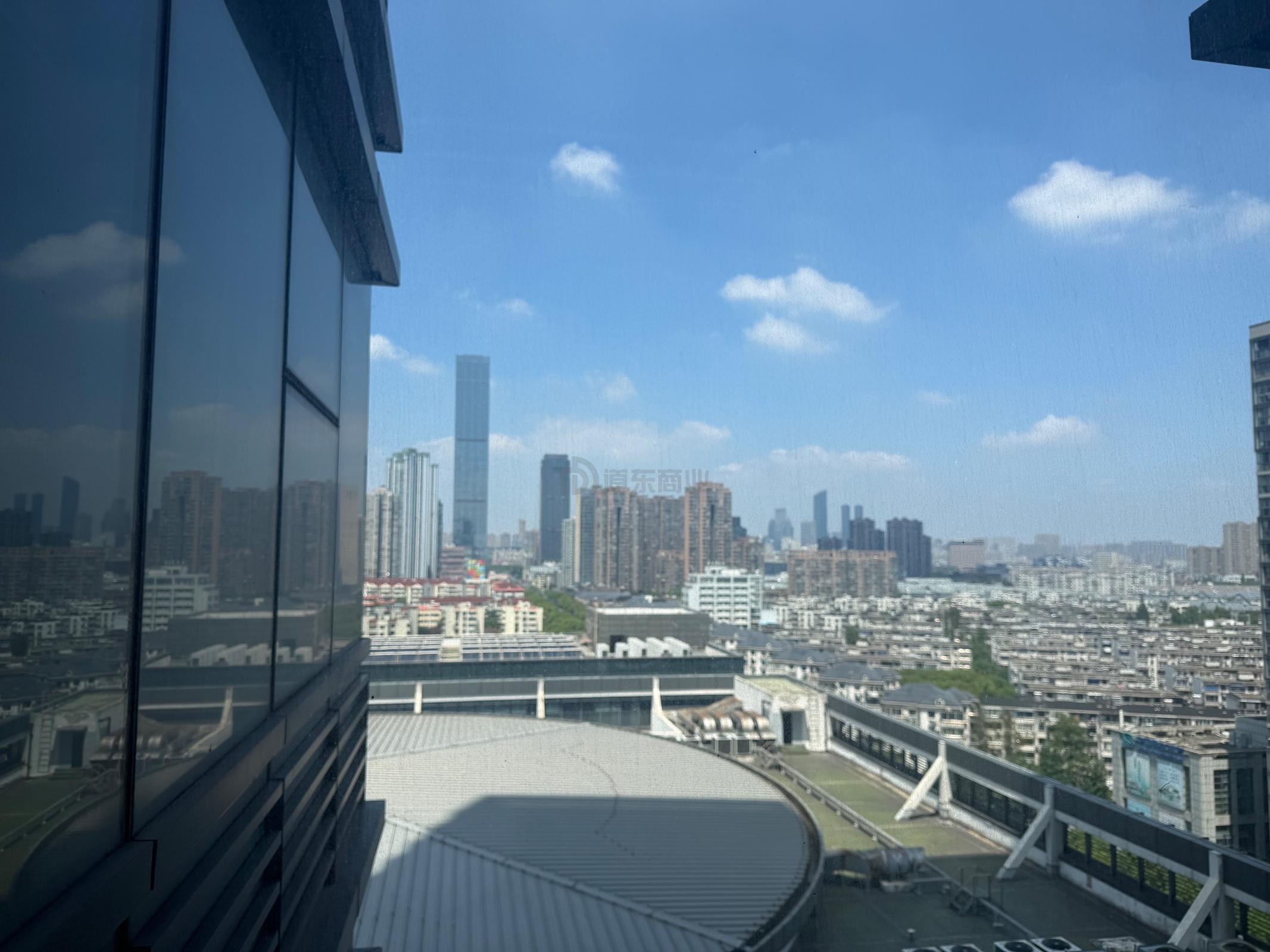 地铁大厦面积60平